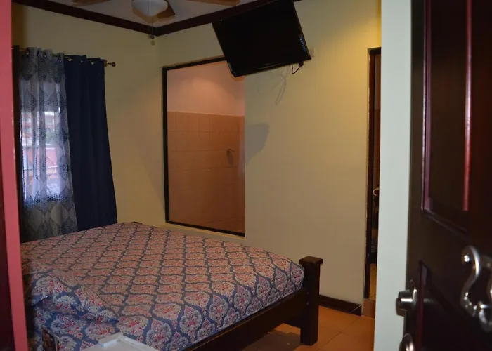 Hotel Cr Lounge By Little Havana (Adults Only)
