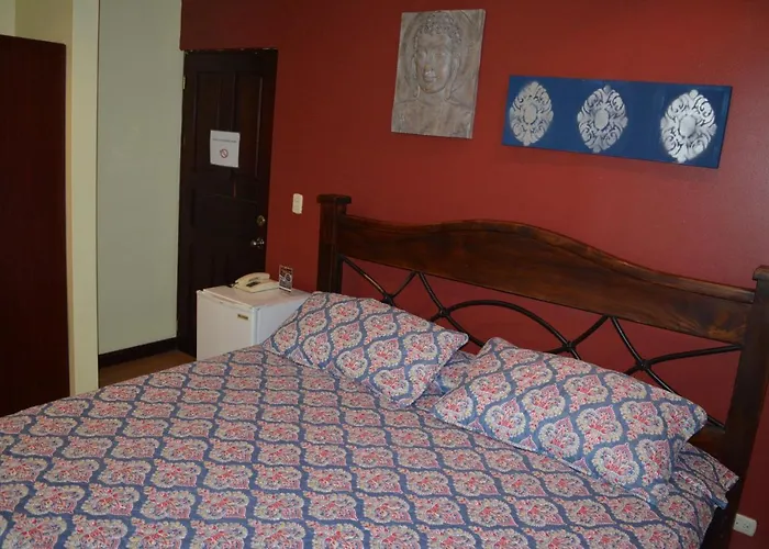 Hotel Cr Lounge By Little Havana (Adults Only)